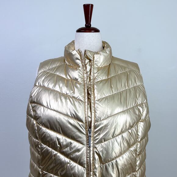 Livi Active Lane Bryant Gold Metallic Puffer Vest NWT - Picture 4 of 7